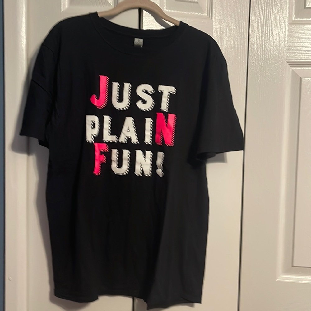NWOT Gildan Graphic t shirt in black 100% cotton size large